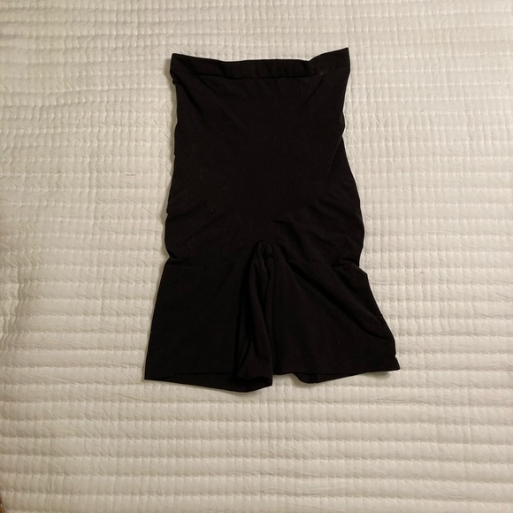 Spanx XL shapewear shorts - Picture 2 of 3